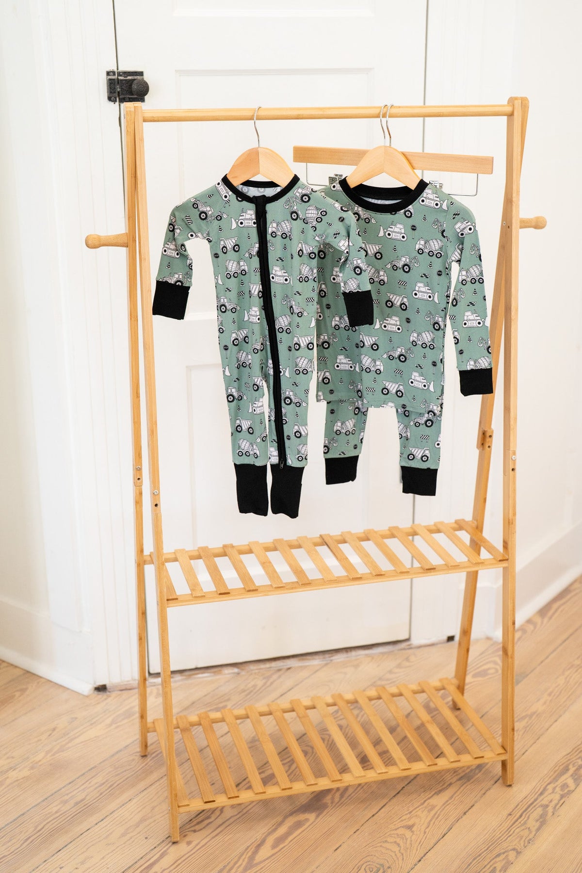 Bamboo Baby Zippy Onesie – Soft Construction Trucks Print Sleeper