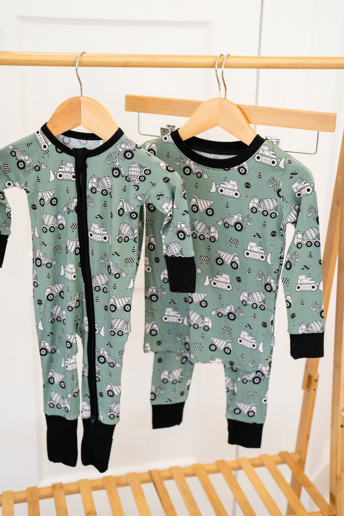 Bamboo Baby Zippy Onesie – Soft Construction Trucks Print Sleeper