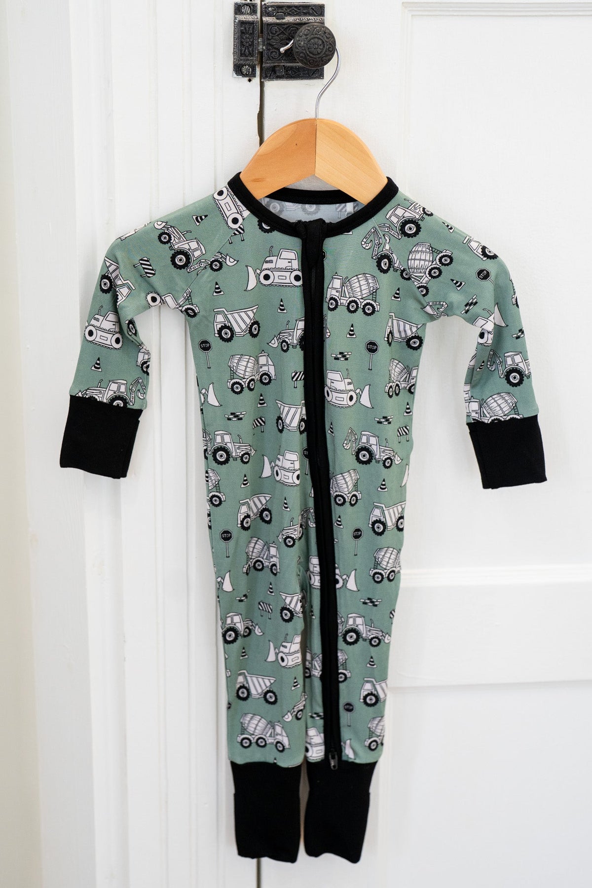 Bamboo Baby Zippy Onesie – Soft Construction Trucks Print Sleeper