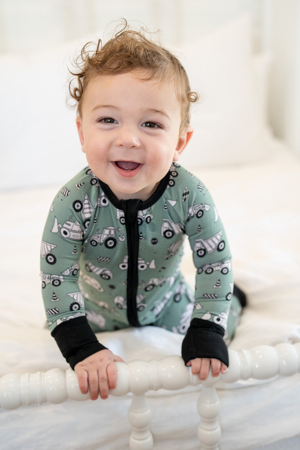 Bamboo Baby Zippy Onesie – Soft Construction Trucks Print Sleeper