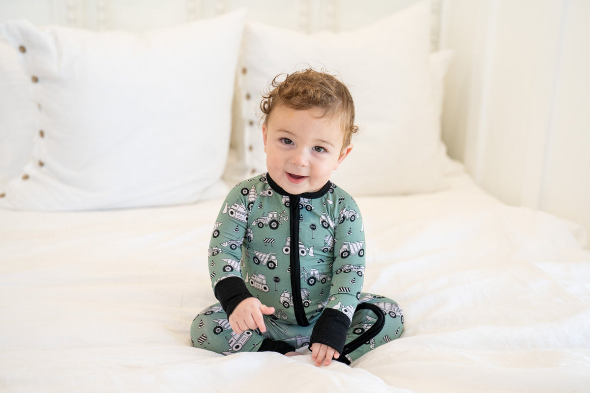Bamboo Baby Zippy Onesie – Soft Construction Trucks Print Sleeper