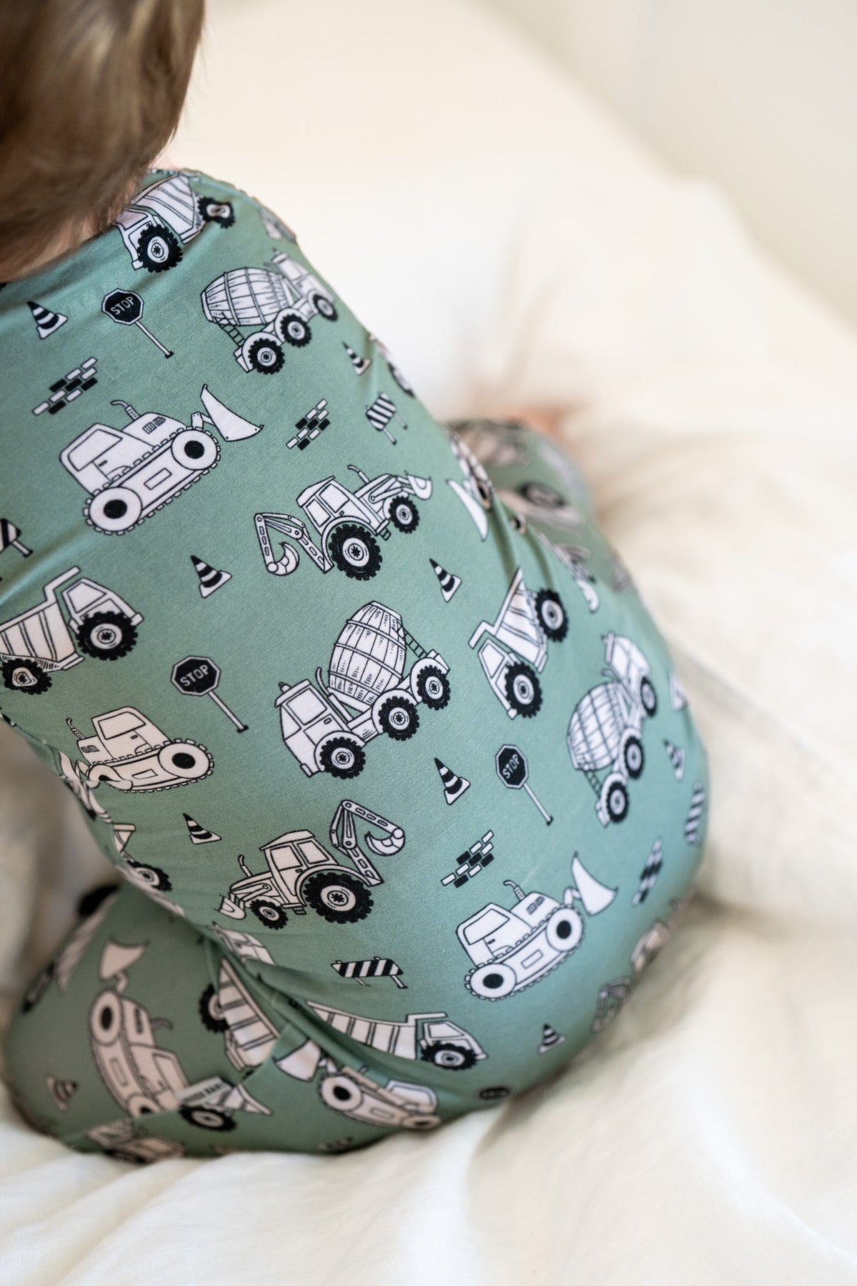 Bamboo Baby Zippy Onesie – Soft Construction Trucks Print Sleeper