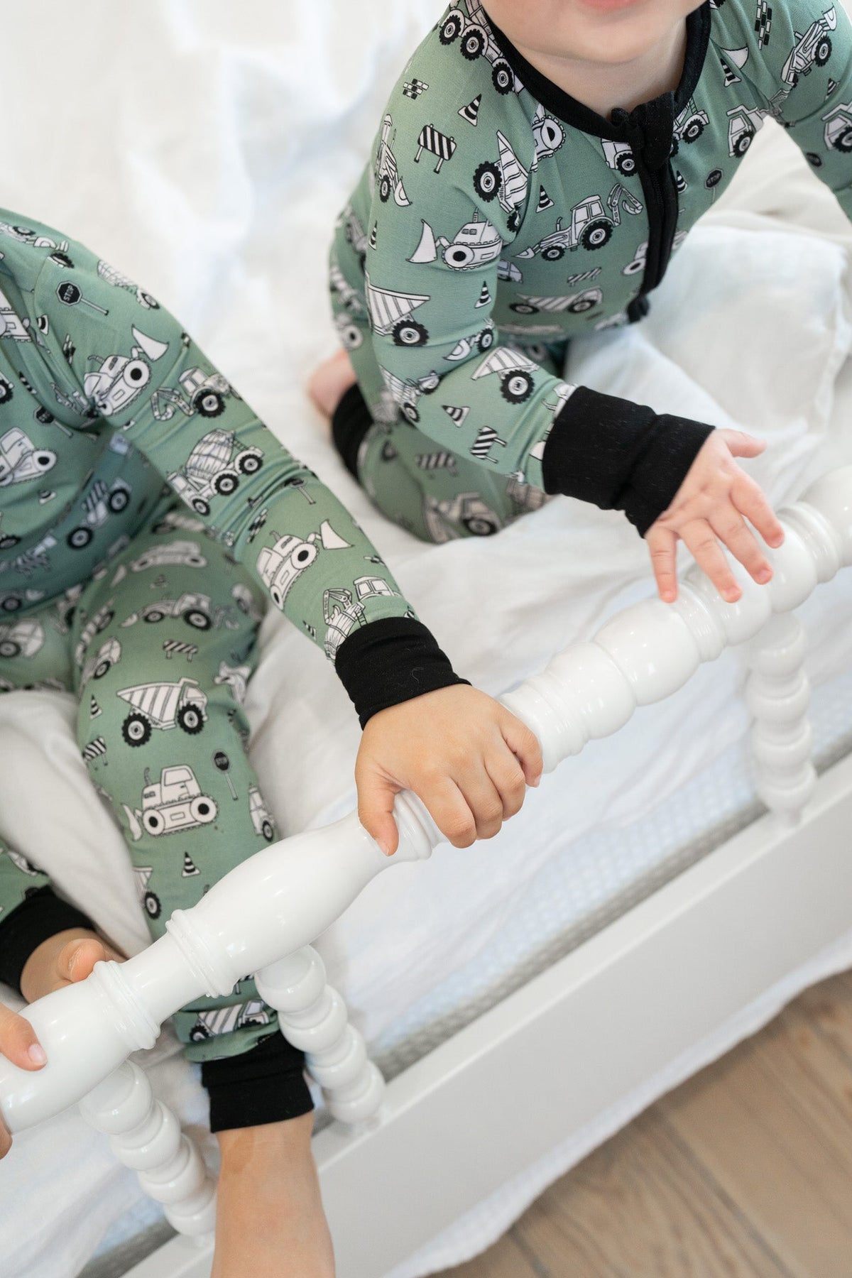 Bamboo Baby Zippy Onesie – Soft Construction Trucks Print Sleeper